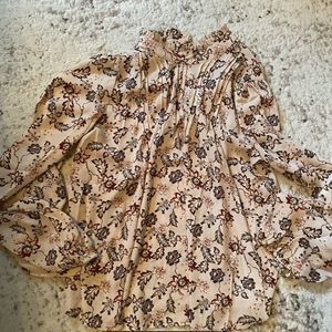 NWT Beautiful Vintage Floral Top Size Large